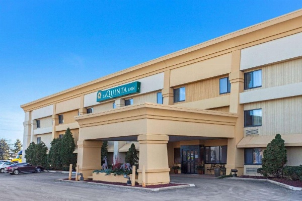 La Quinta Inn & Suites by Wyndham Milwaukee Airport / Oak Creek image 29